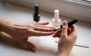 Apply Nail Polish Perfectly