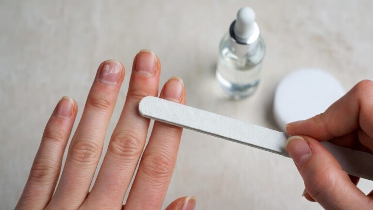 Peeling Nails Causes & Fixes